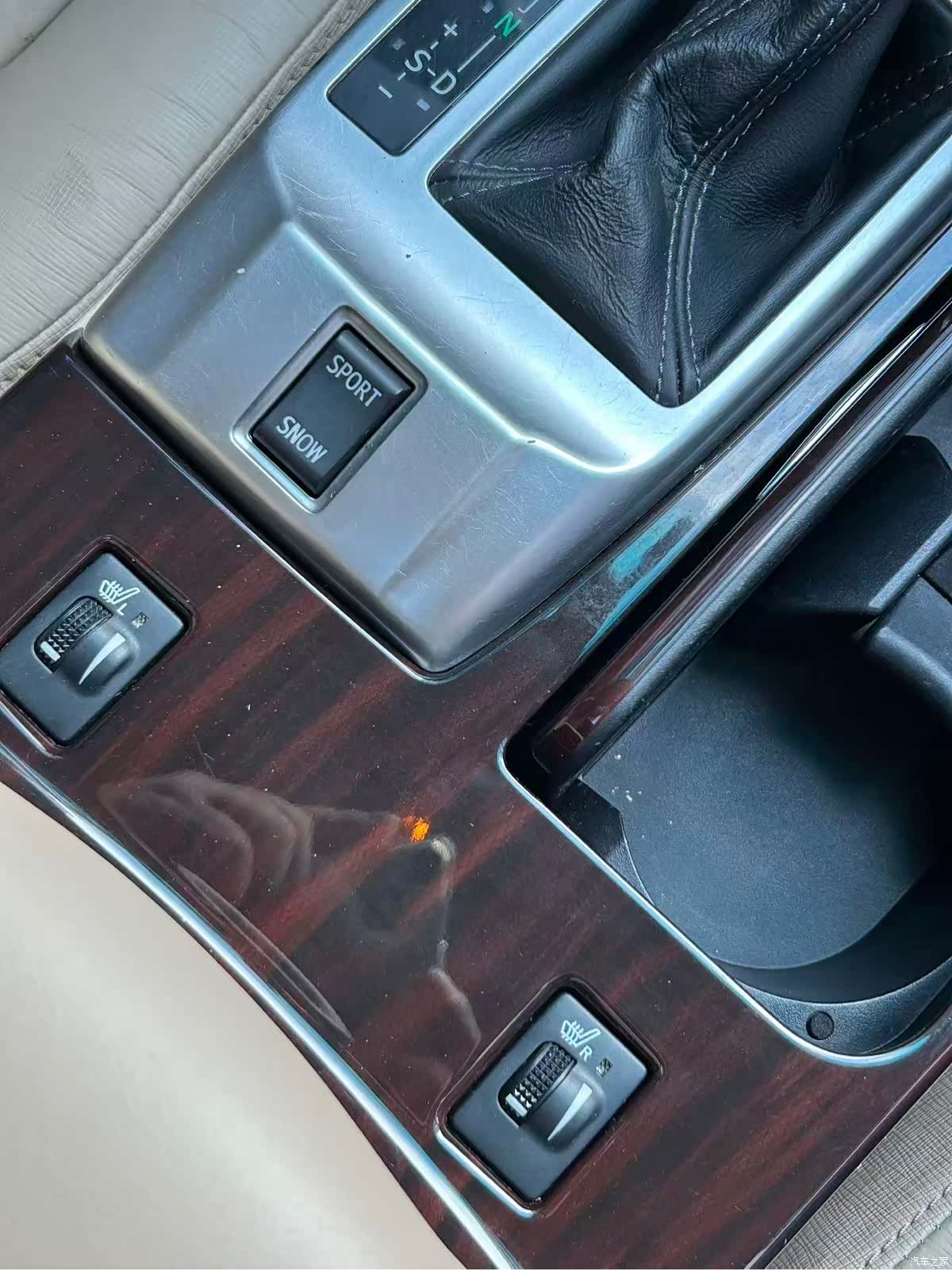 Toyota 2.5V, 2013 17
