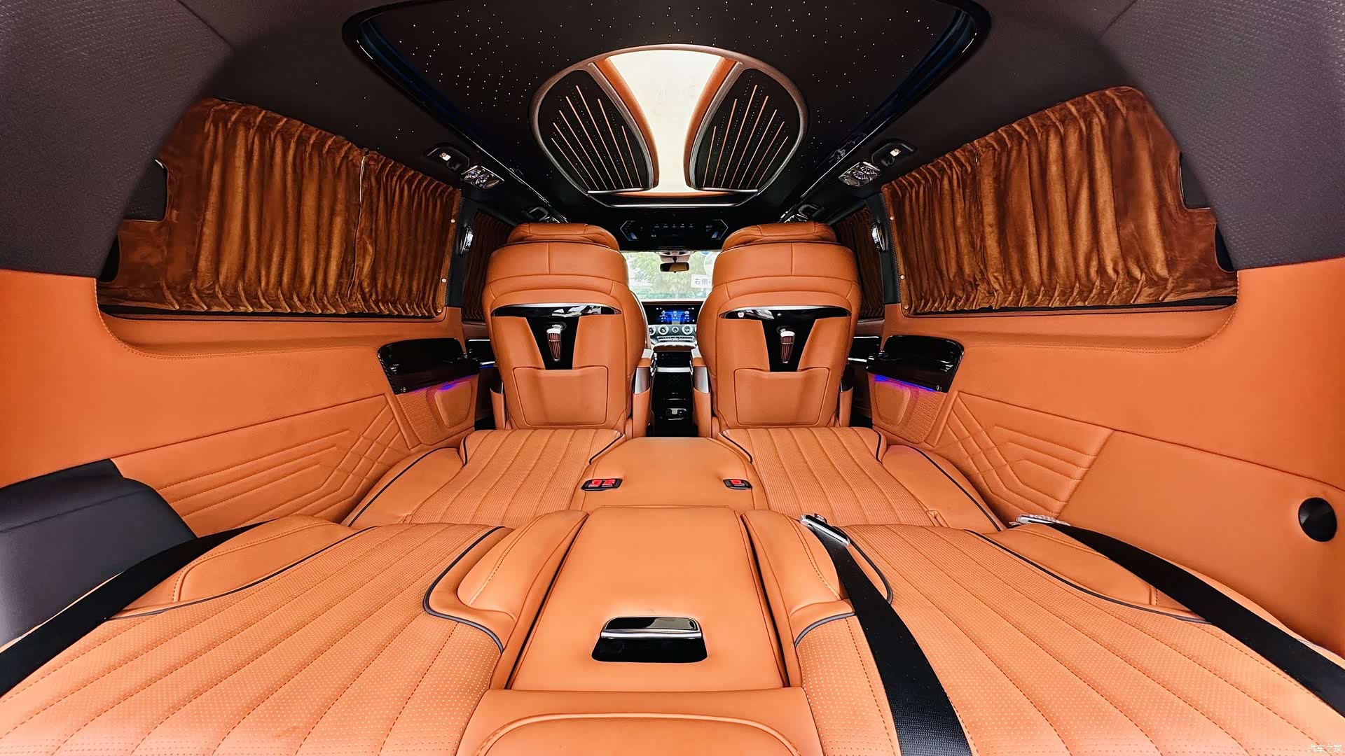 Mercedes-Benz 7, 2024 14