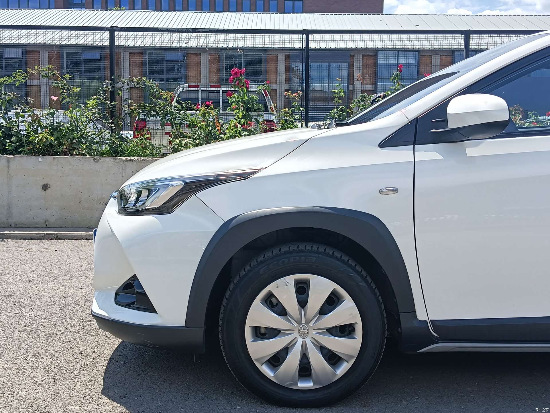 Toyota YARiS L, 2022 все фото