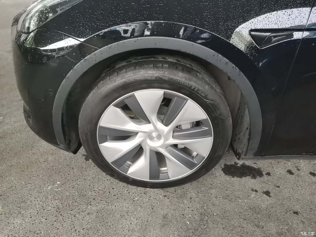 Tesla Model Y, 2024 23