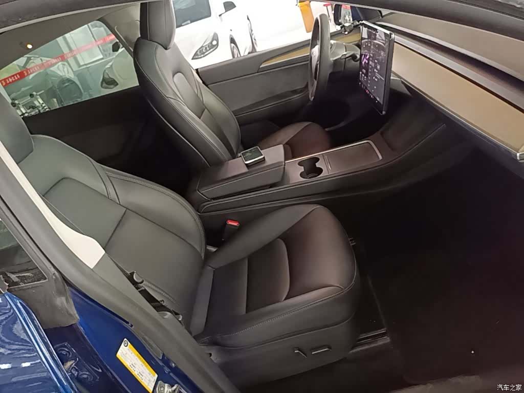 Tesla Model Y, 2021 25