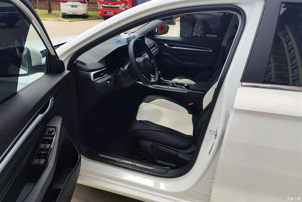 Geely Emgrand, 2025 9