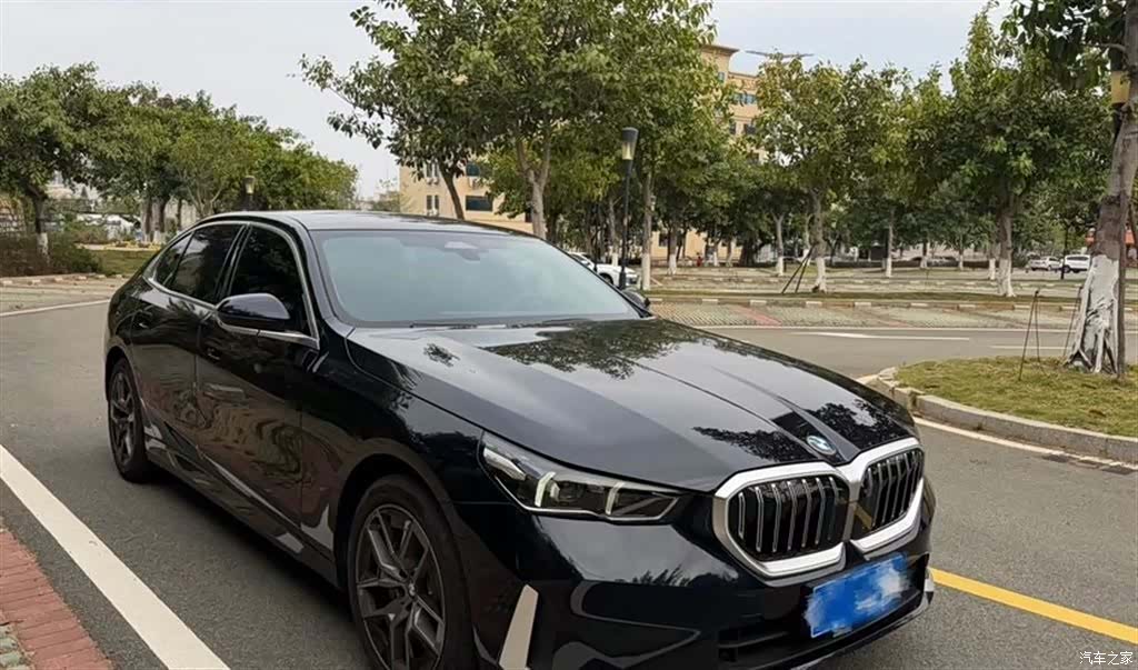BMW 5 Series, 2025 3