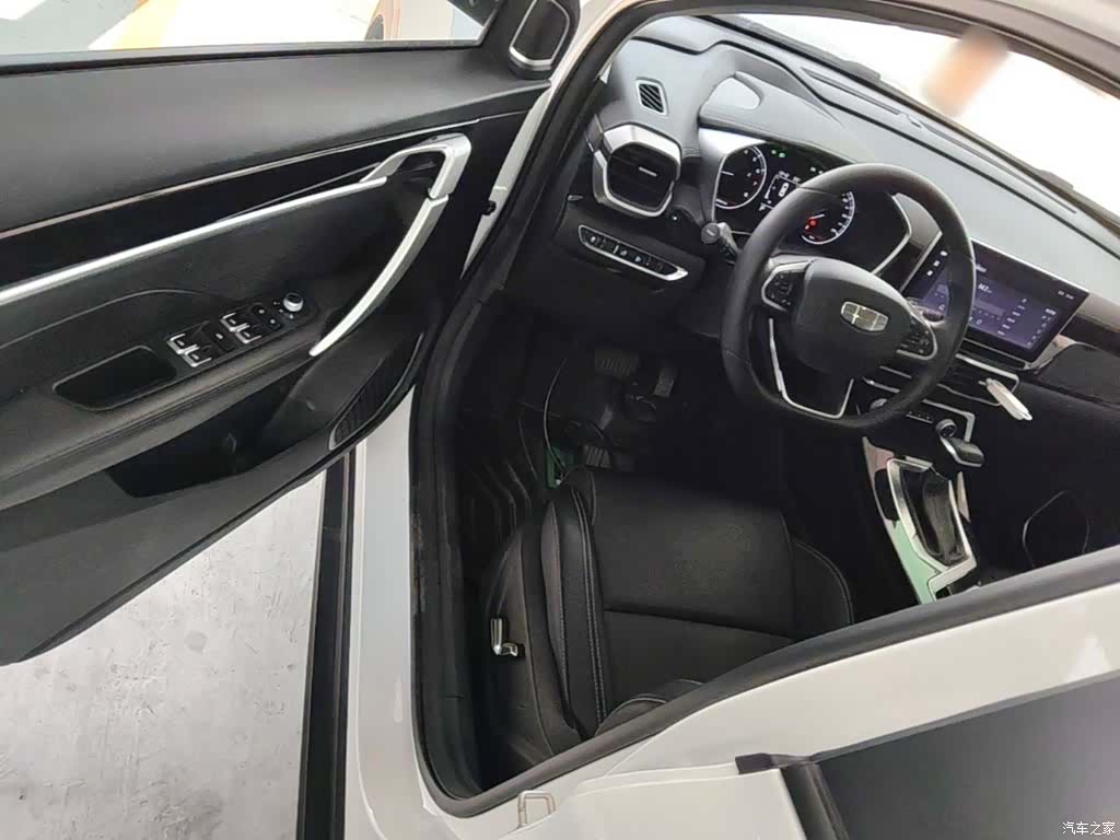 Geely Coolray, 2025 16
