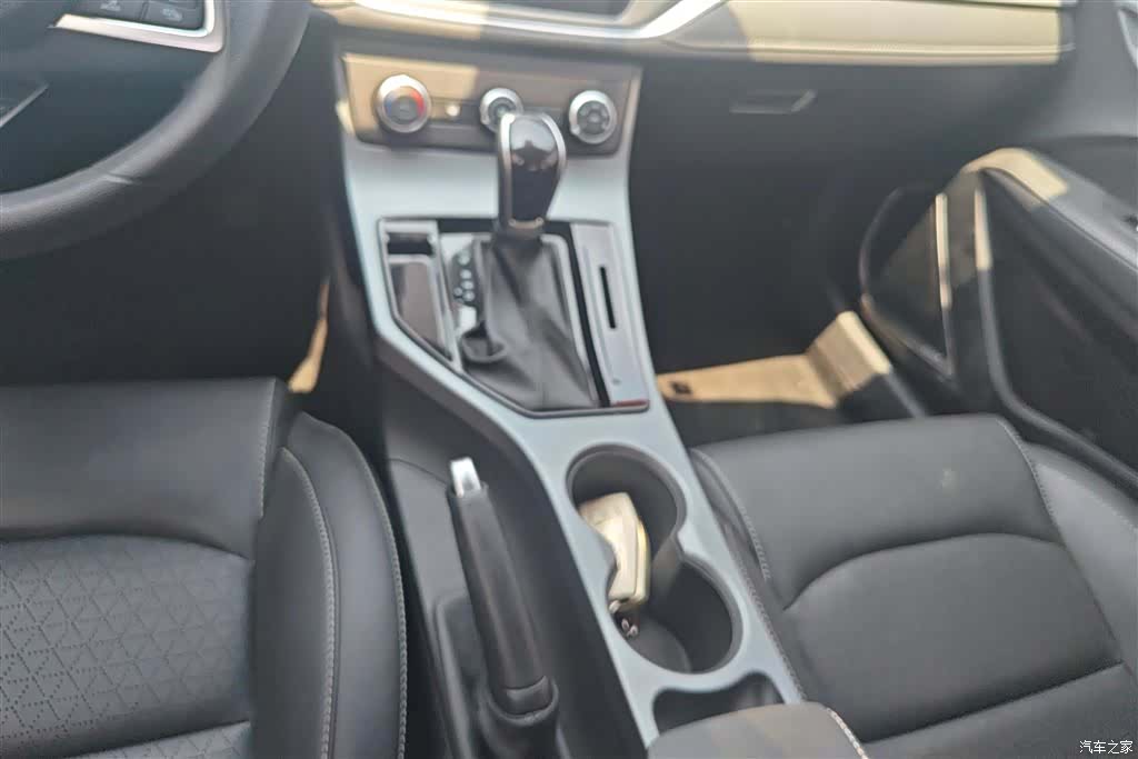 Geely Emgrand, 2022 16