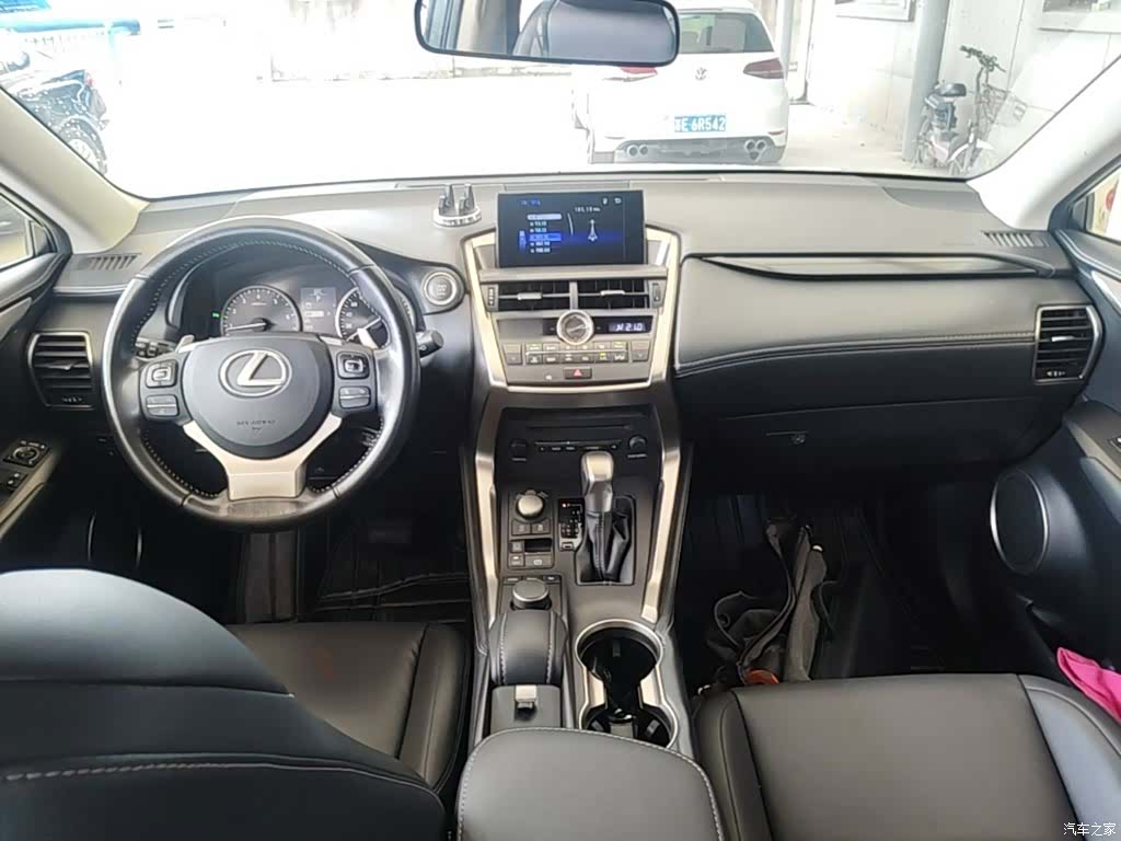 Lexus NX, 2016 10