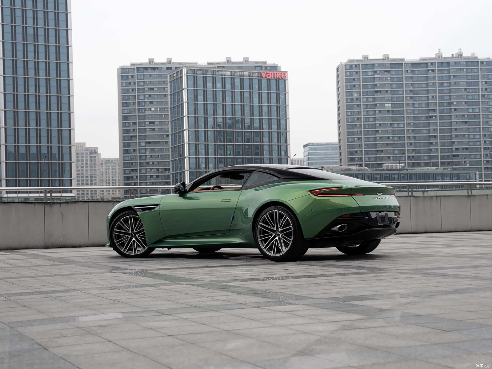 Aston Martin DB12, 2024 все фото