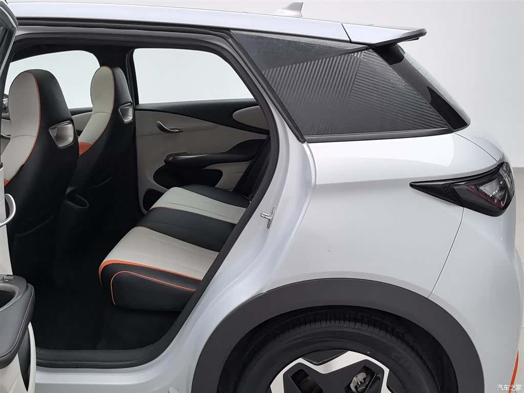 BYD Dolphin, 2022 15
