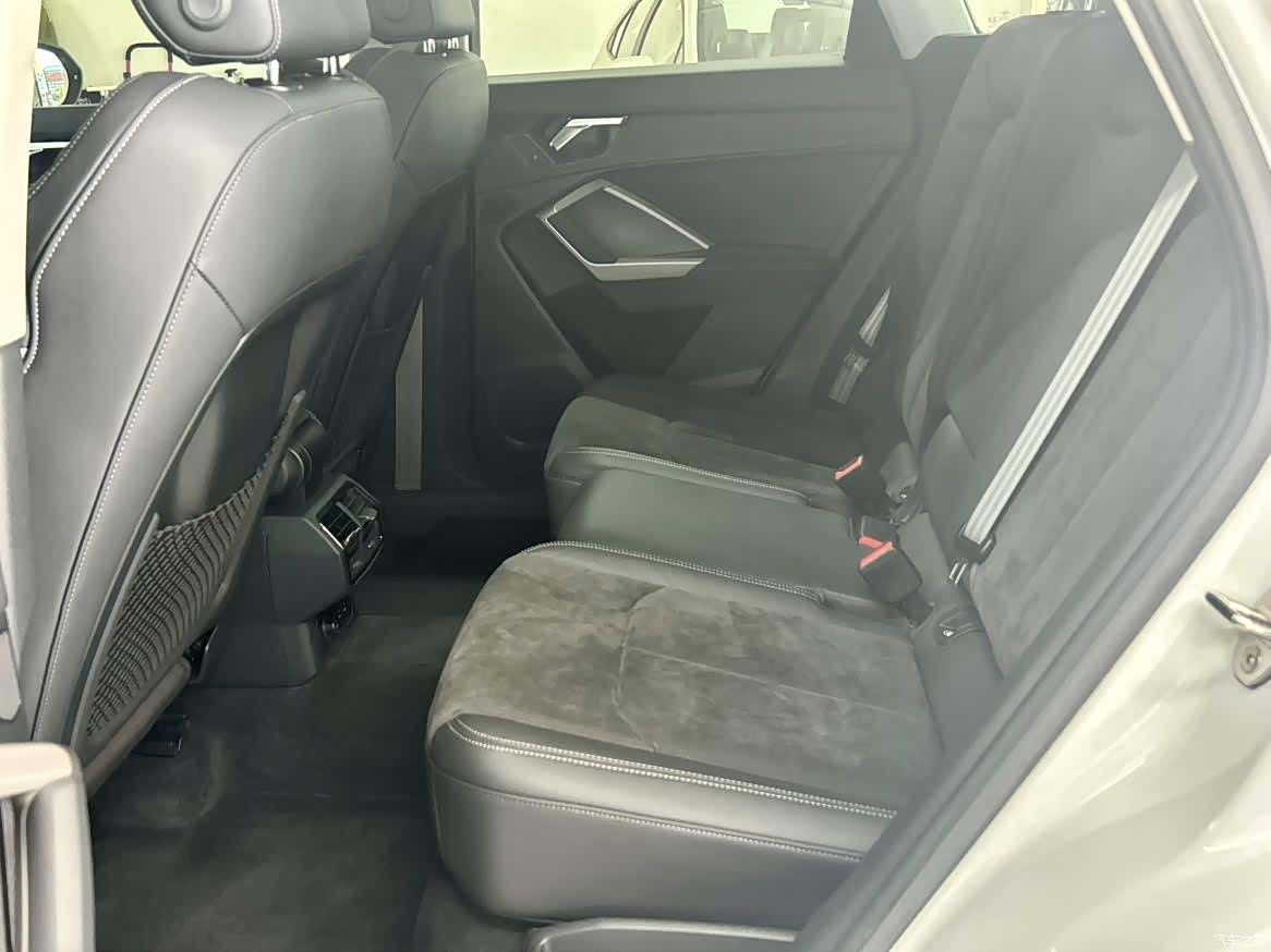 Audi Q3, 2022 10