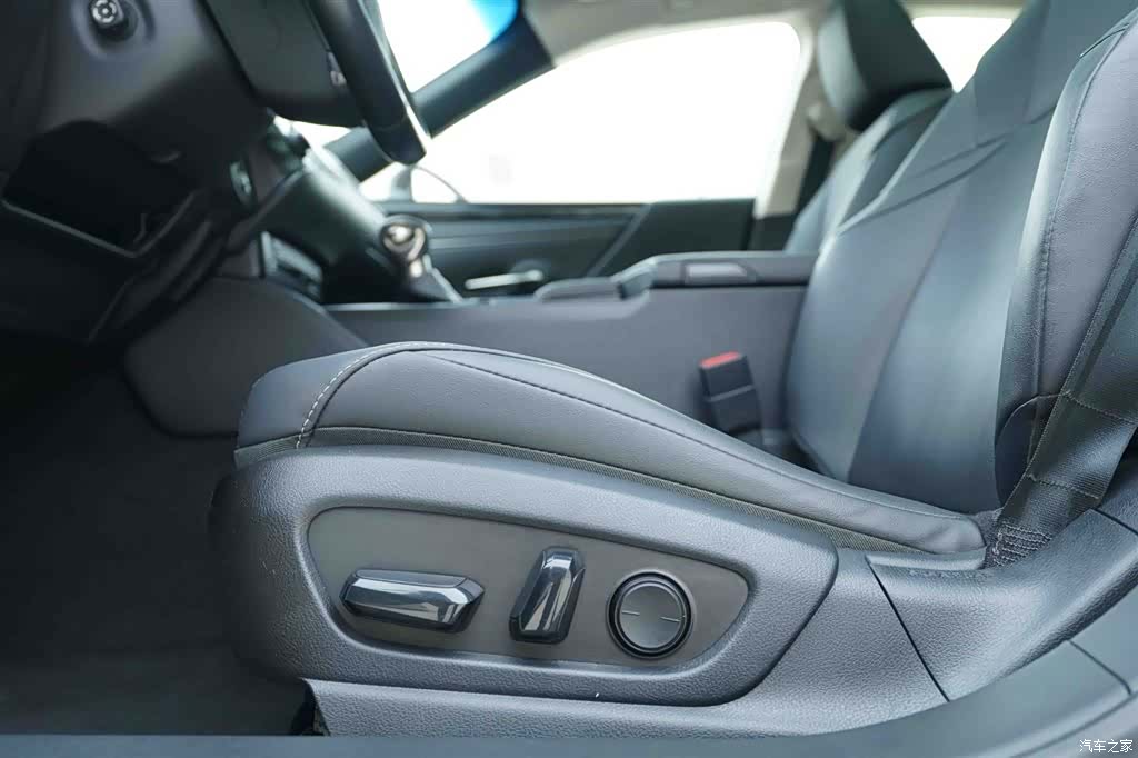 Lexus ES, 2019 13