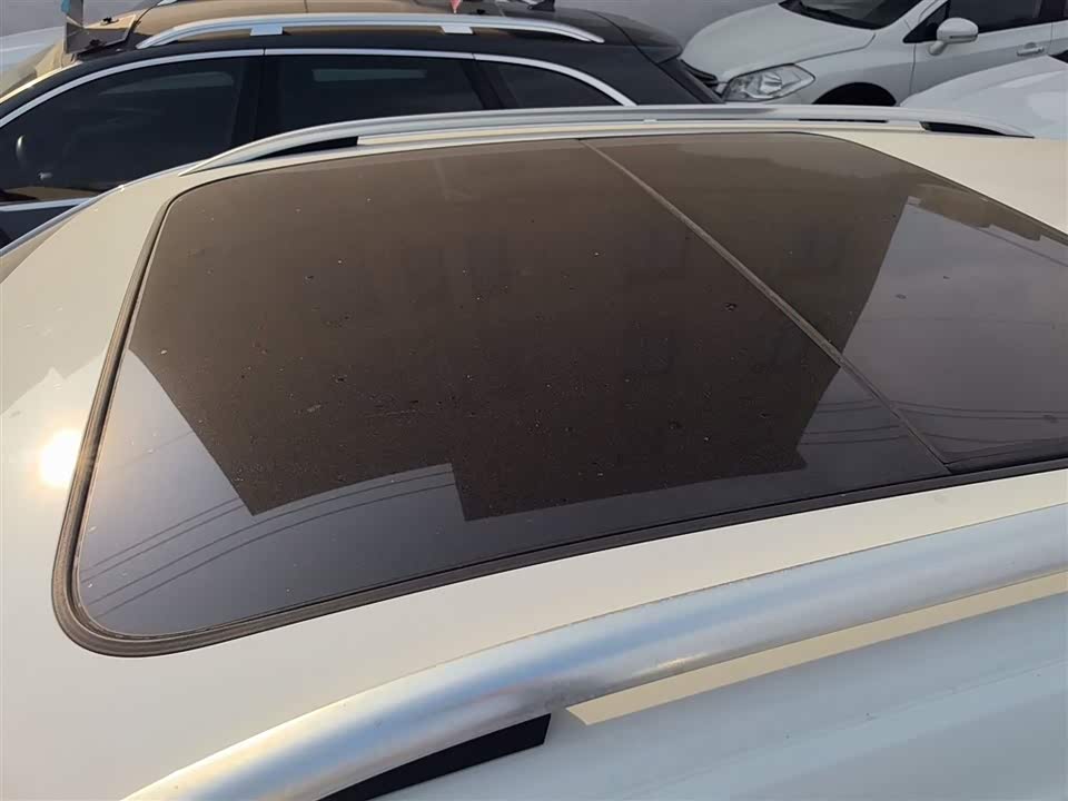 Volkswagen T-ROC exploring Songs