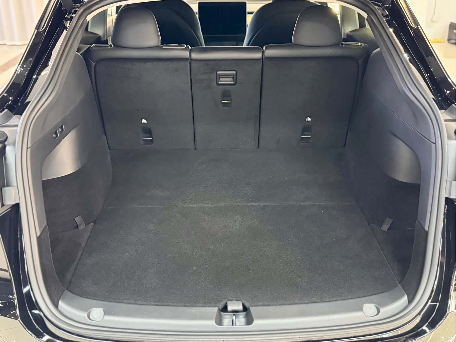 Tesla Model Y, 2023 14