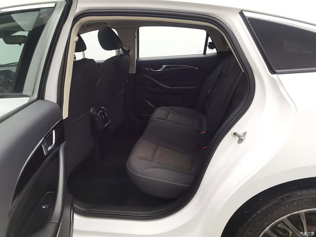 Bestune B70, 2022 15