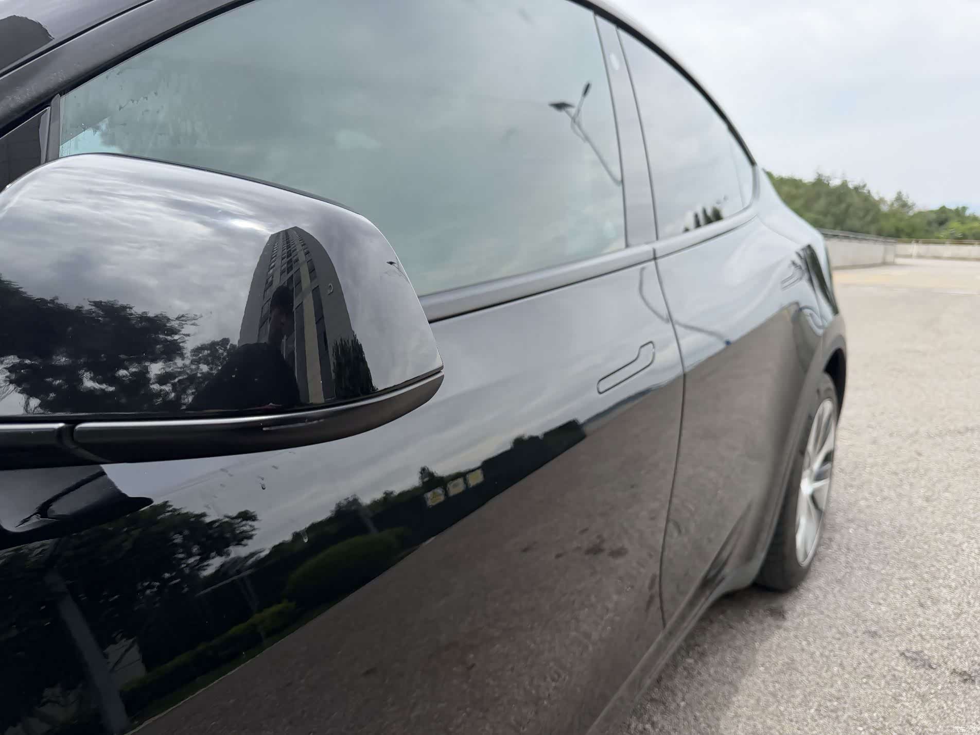 Tesla Model Y, 2023 17