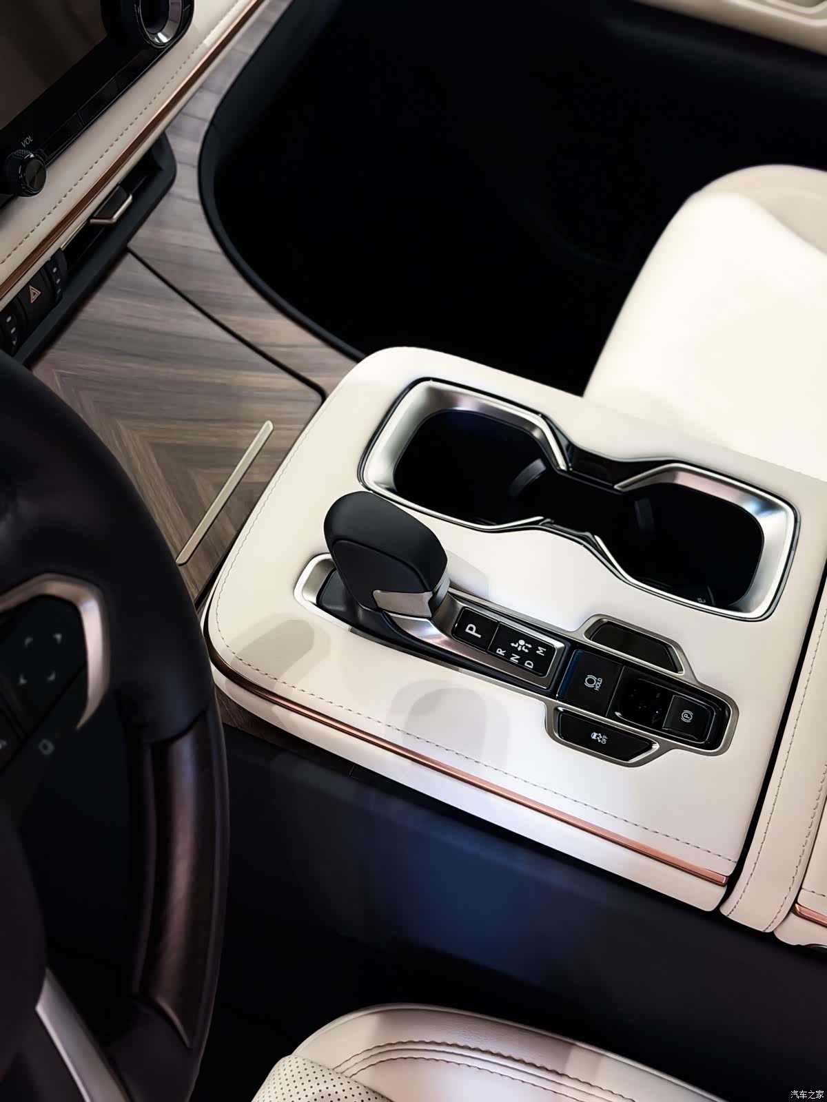 Lexus LM, 2025 11
