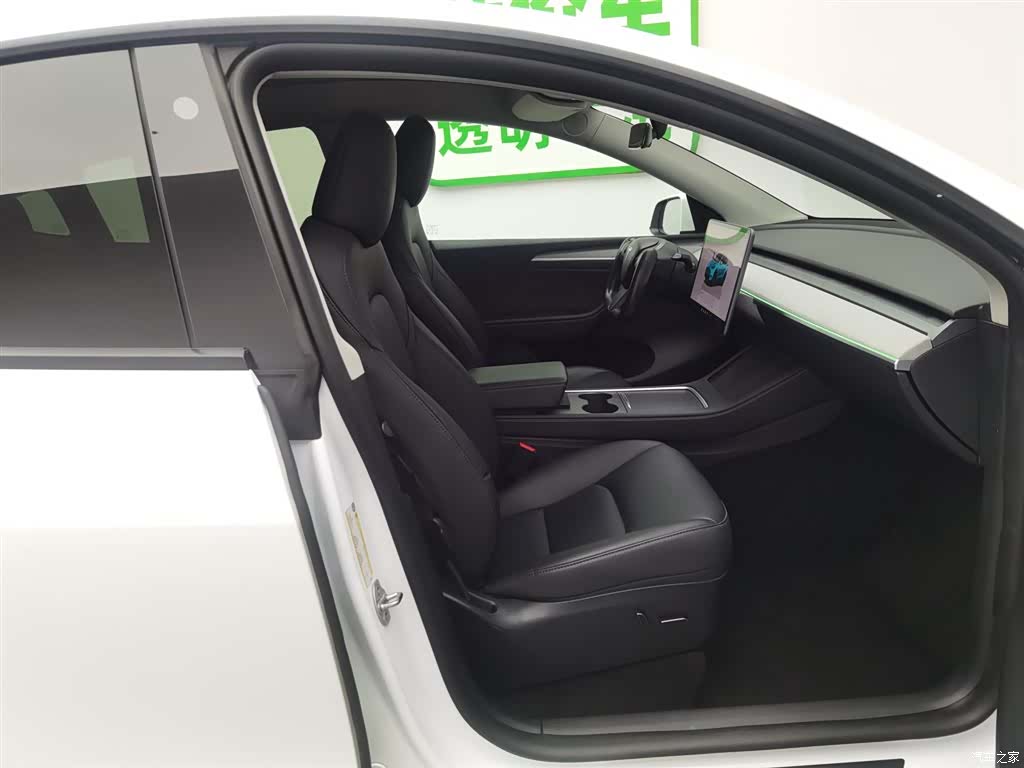 Tesla Model Y, 2024 23