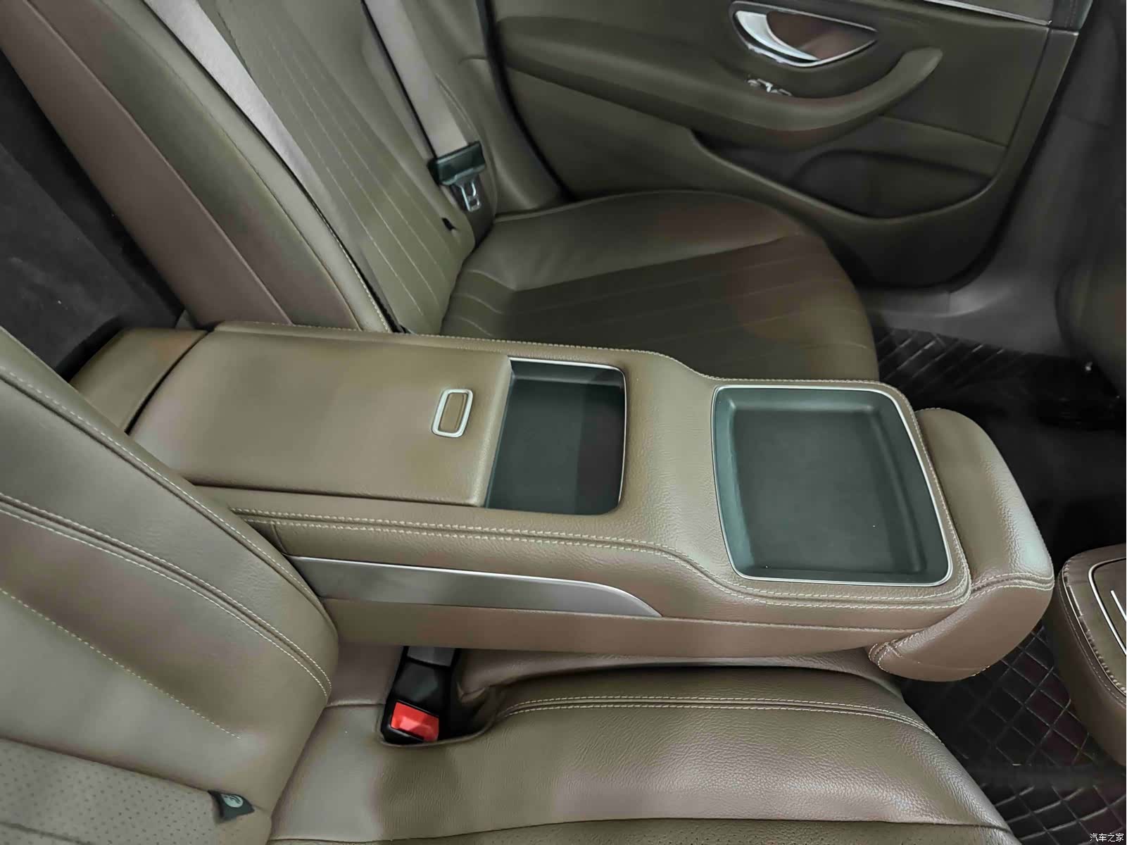 Mercedes-Benz E-Class, 2022 13