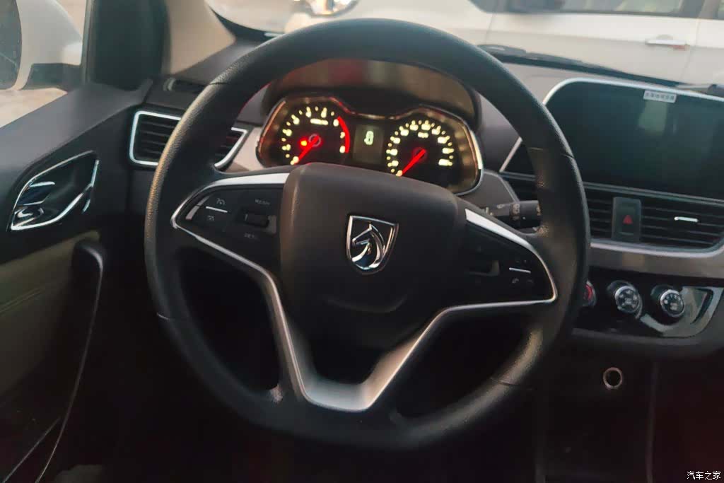 Wuling 310W, 2019 15
