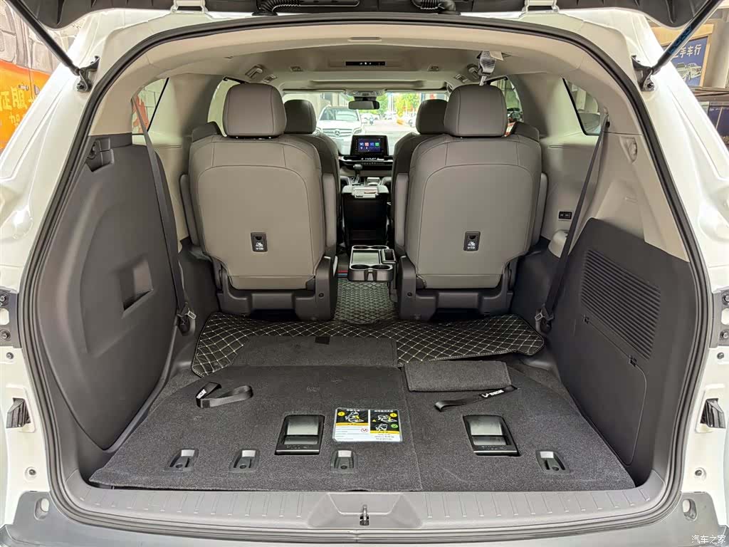 Toyota Granvia, 2023 8