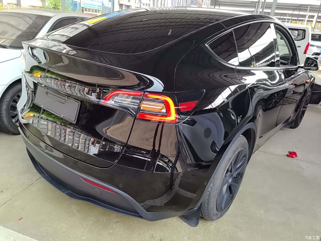 Tesla Model Y, 2023 7
