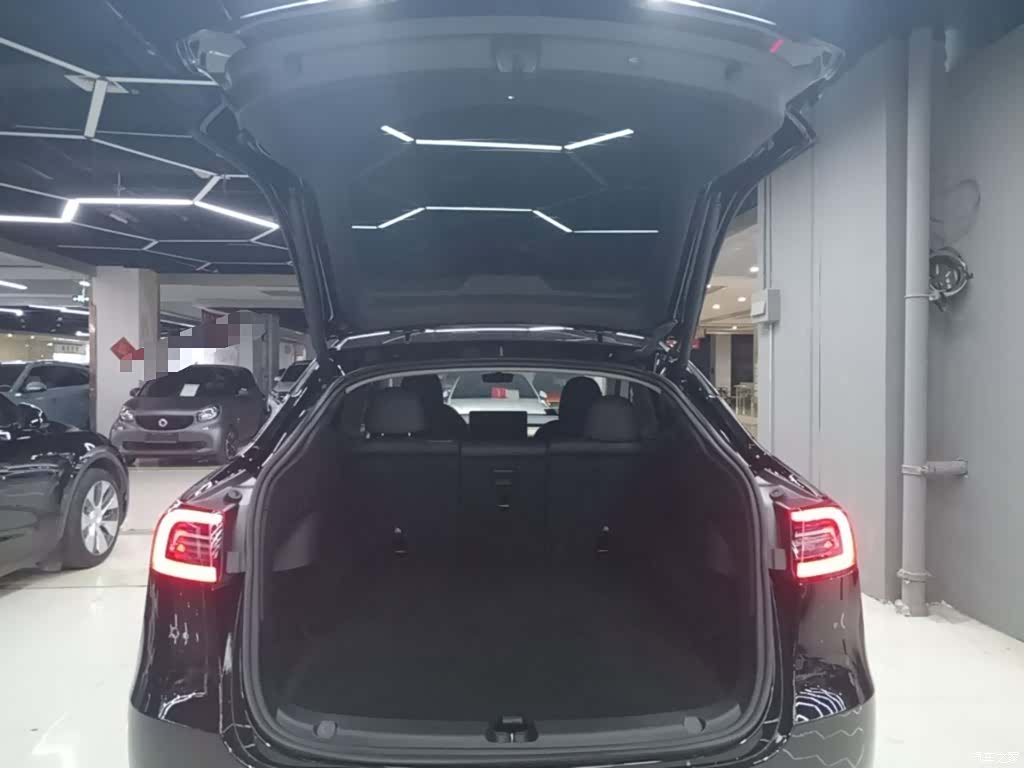 Tesla Model Y, 2023 19