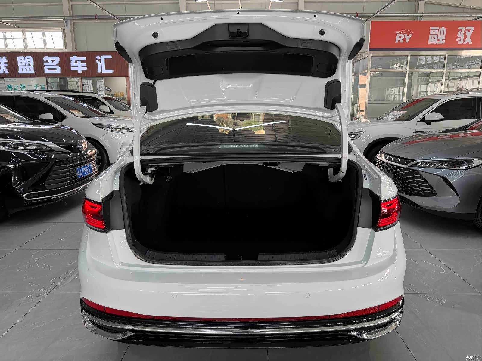 Volkswagen Sagitar, 2022 18
