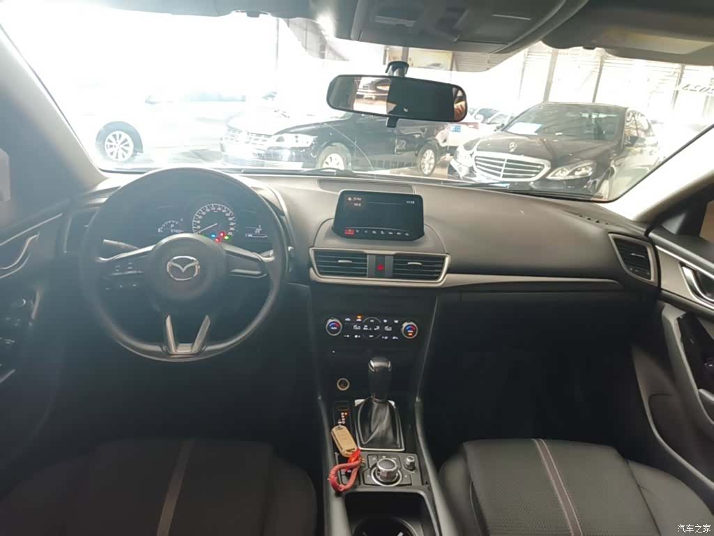 Mazda Mazda3, 2017 10