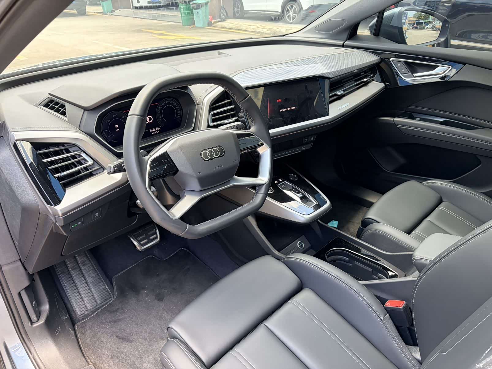 Audi Q4 e-tron, 2025 10