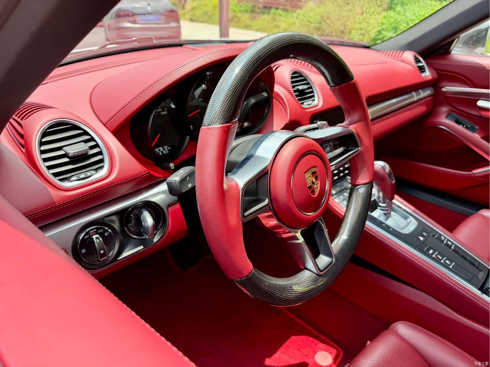 Porsche Cayman, 2019 11
