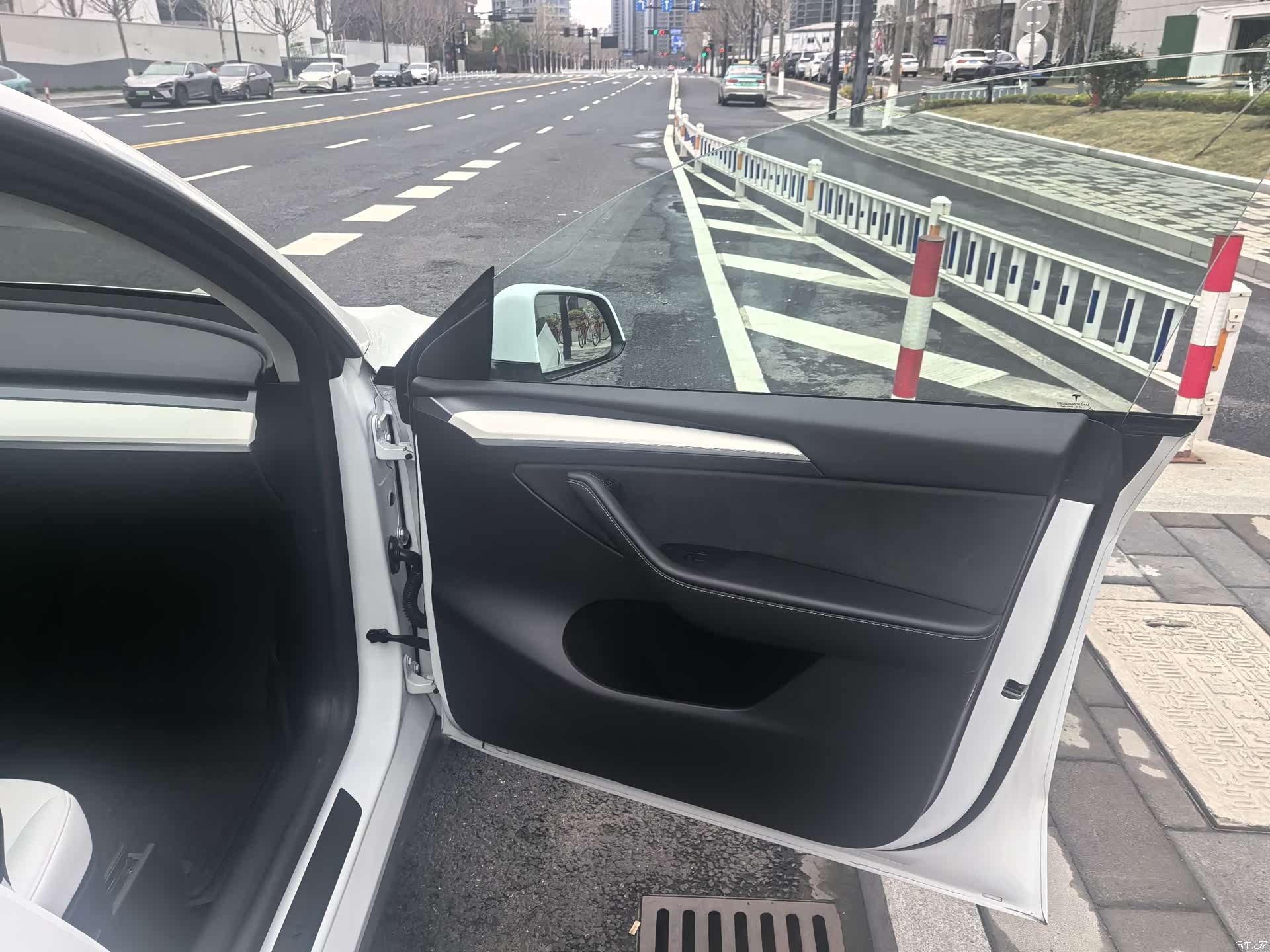 Tesla Model Y, 2022 15