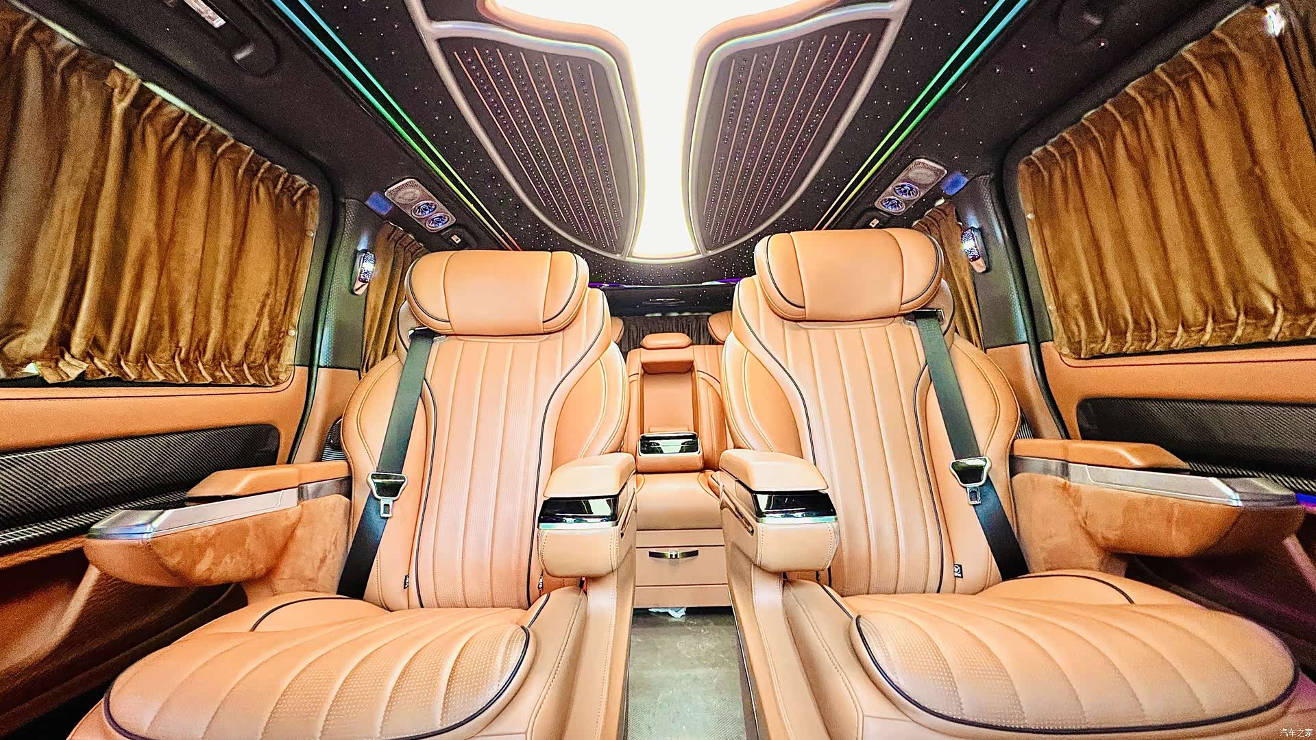 Mercedes-Benz 7, 2024 17