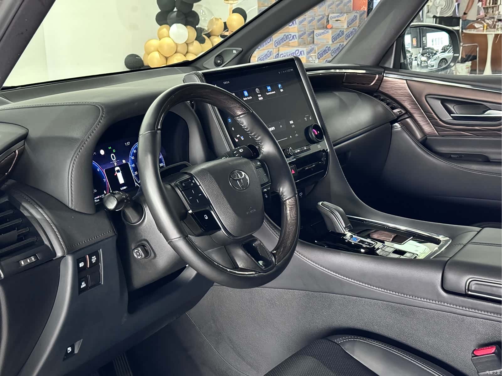 Toyota Alphard, 2024 15