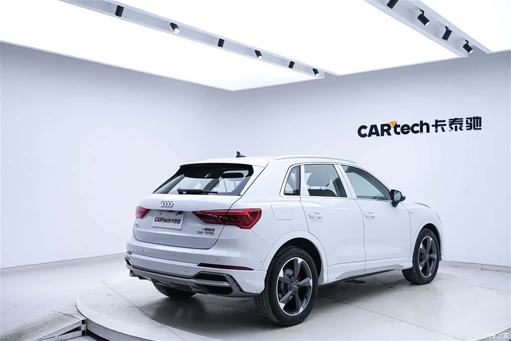 Audi Q3, 2022 все фото