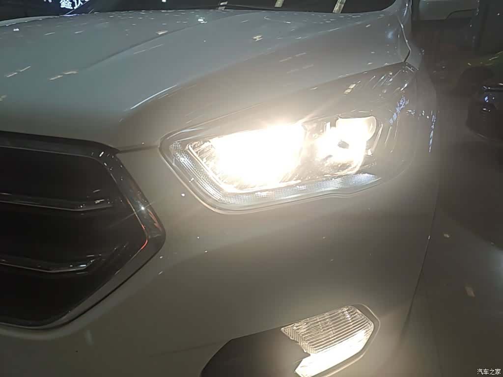 Ford Kuga, 2021 18