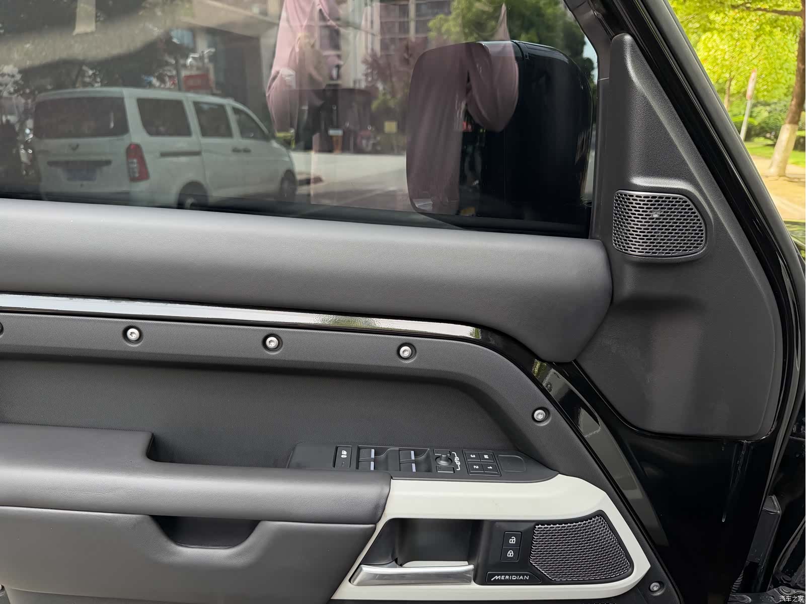 Land Rover Defender, 2024 14