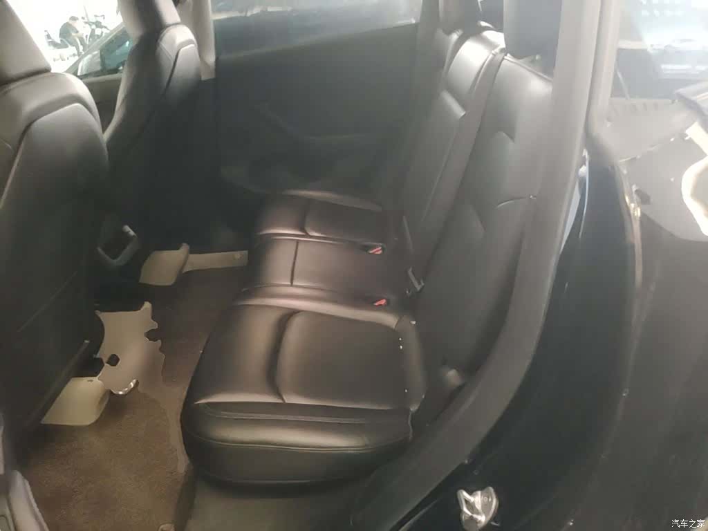 Tesla Model Y, 2023 17