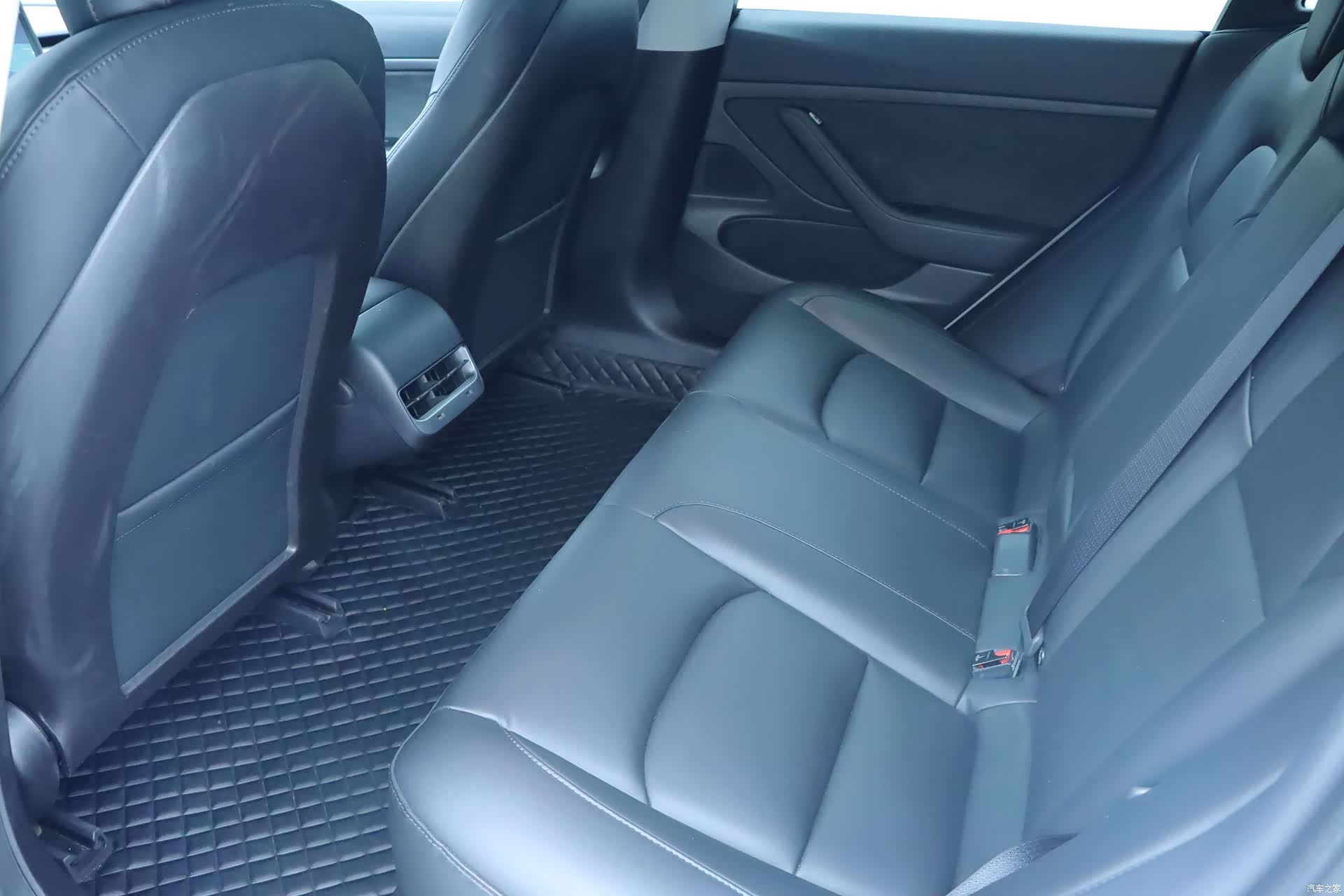 Tesla Model 3, 2020 17