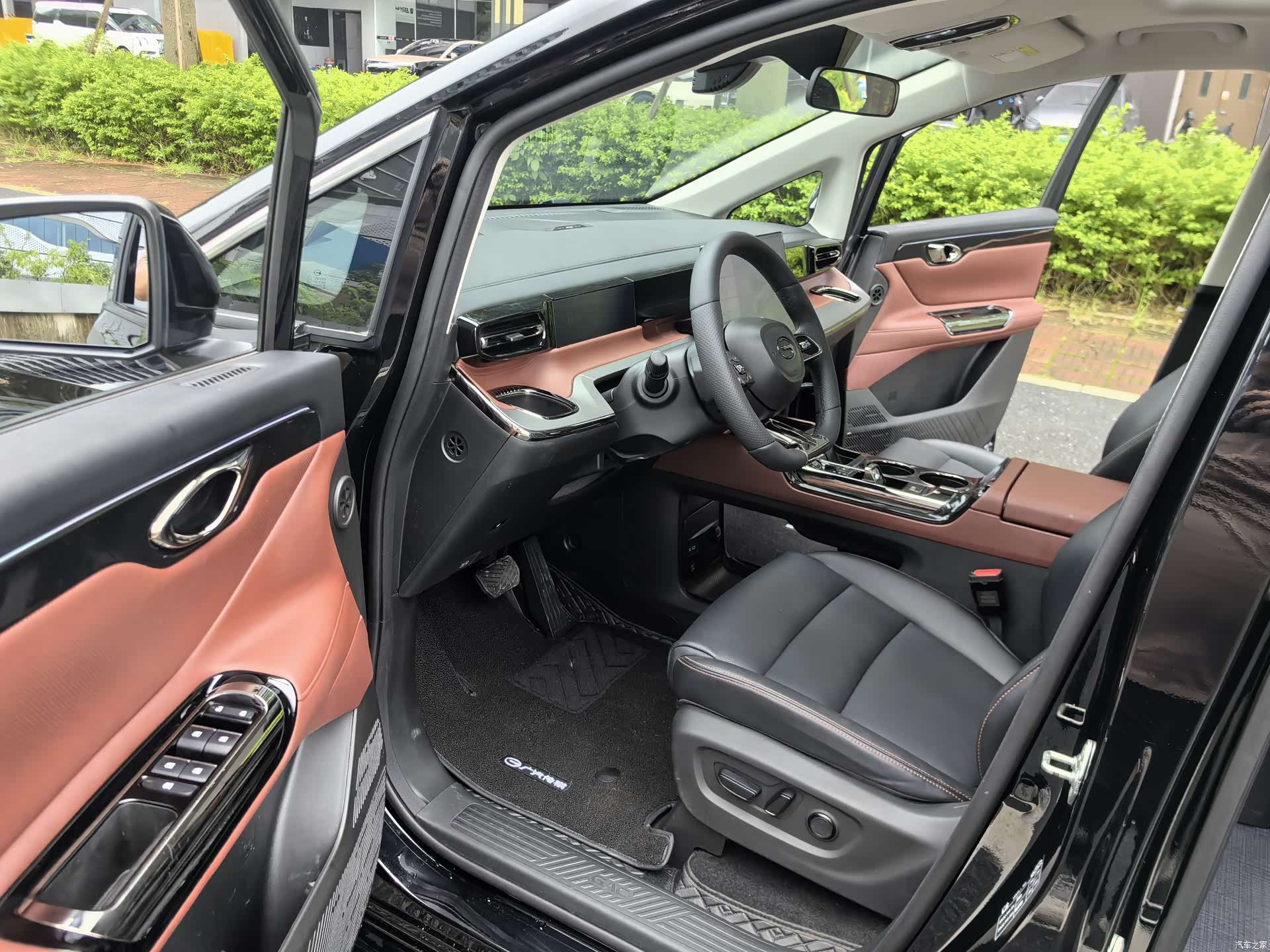 Trumpchi E8, 2025 12