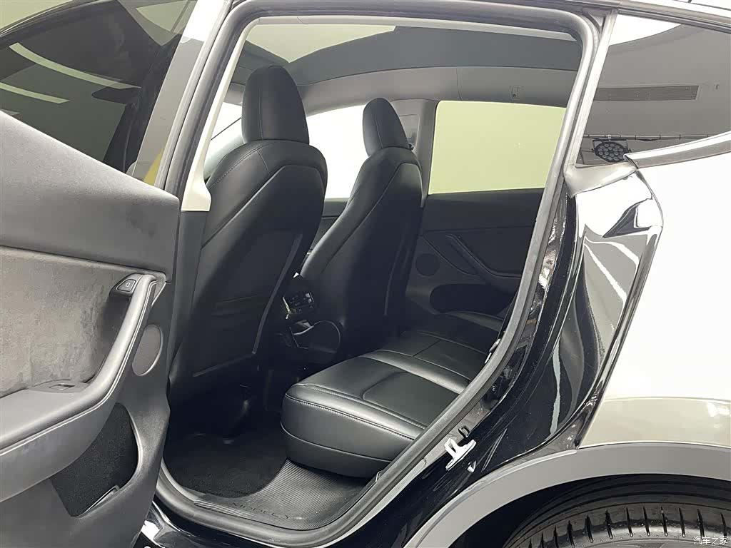 Tesla Model Y, 2023 все фото