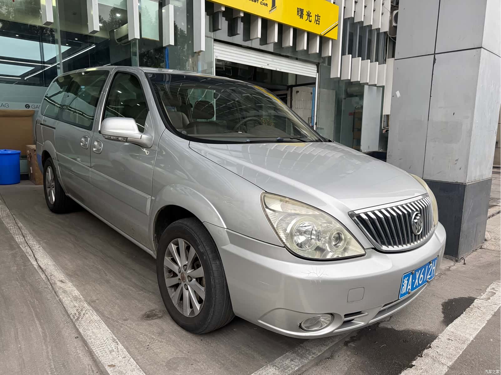 Buick GL8, 2015 4