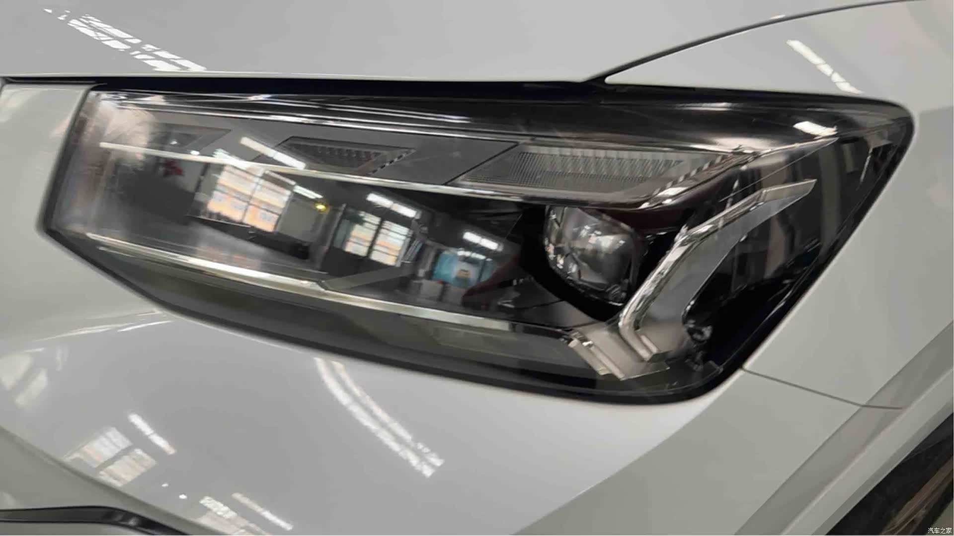 Audi Q2L, 2024 10