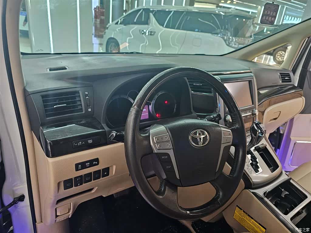 Toyota Alphard, 2014 4