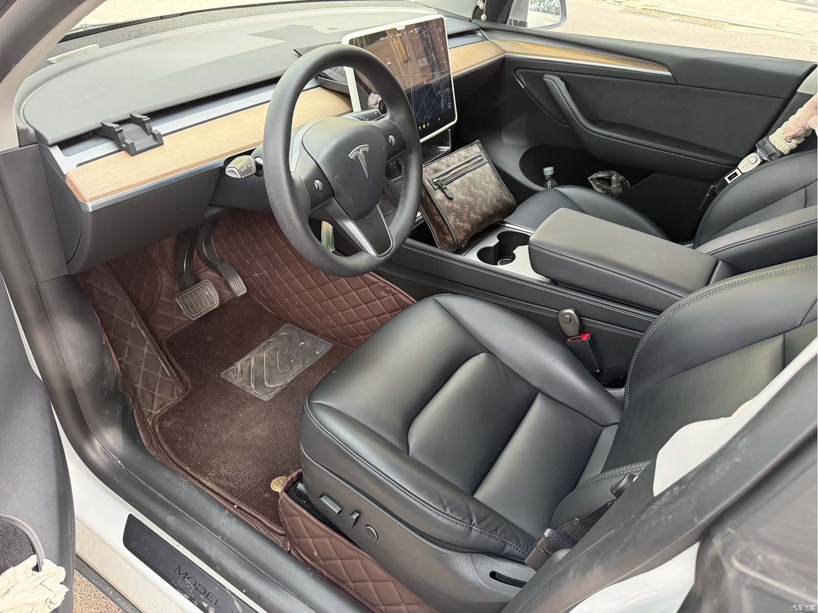 Tesla Model Y, 2021 4