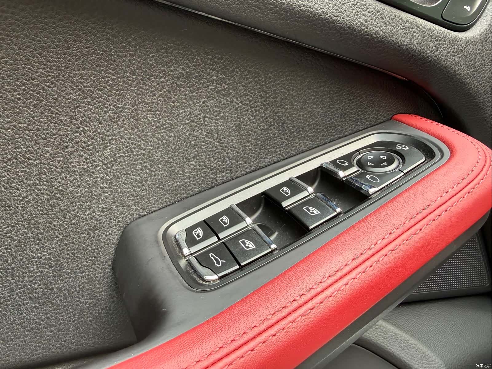 Porsche Macan, 2022 10