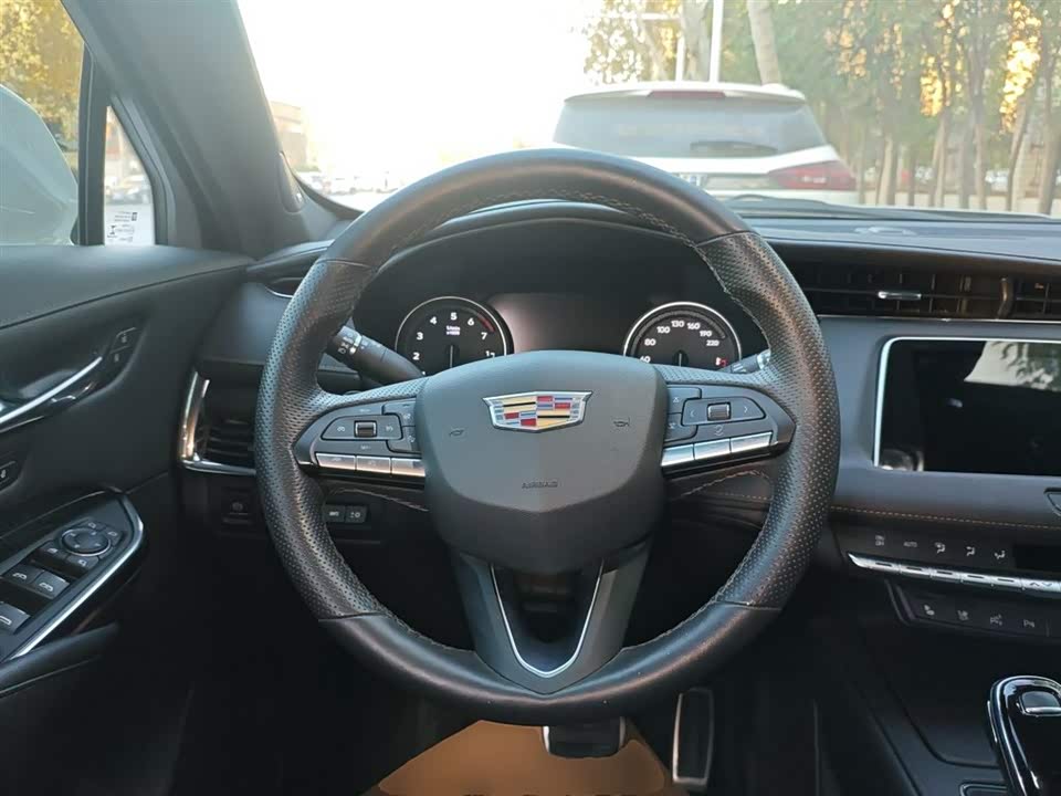 Cadillac XT4
