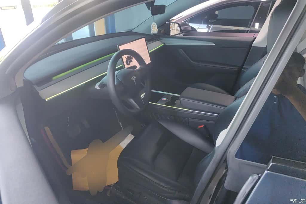 Tesla Model Y, 2024 9
