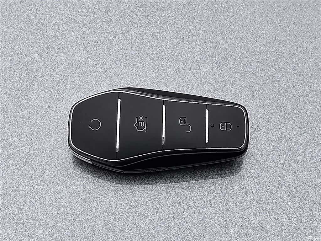 BYD Dolphin, 2022 19