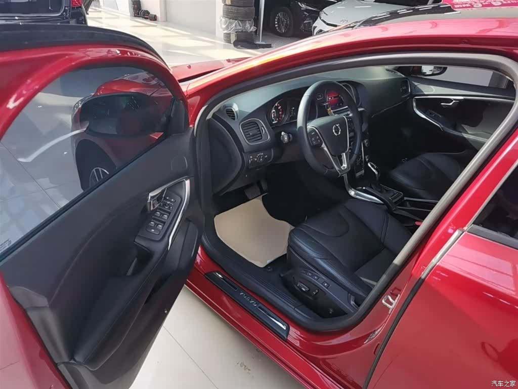 Volvo V40, 2019 16