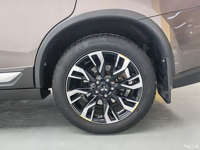 Mitsubishi Outlander, 2020 15