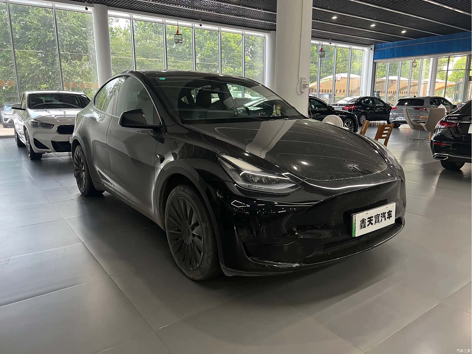 Tesla Model Y, 2023 4